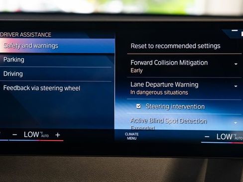 Used 2022 BMW iX xDrive50 w/ Premium Package AWD/4WD image 19