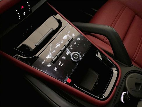 New 2026 Porsche Cayenne Coupe AWD/4WD image 18