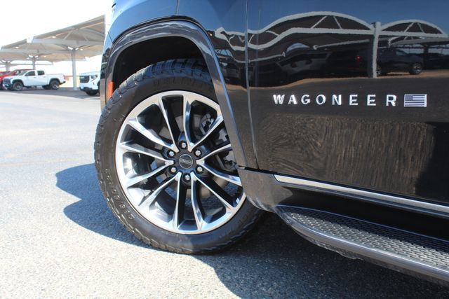 Used 2022 Jeep Wagoneer Series II w/ Premium Group I AWD/4WD image 13