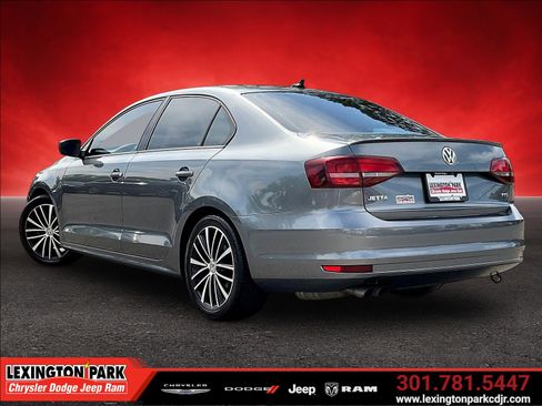 Used 2017 Volkswagen Jetta Sport FWD image 4
