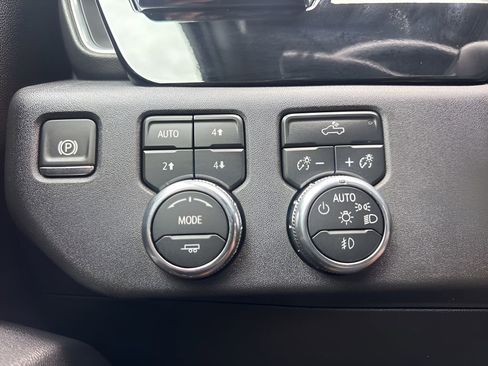 Used 2025 GMC Sierra 1500 Elevation w/ LPO, Elevation Black Package image 23