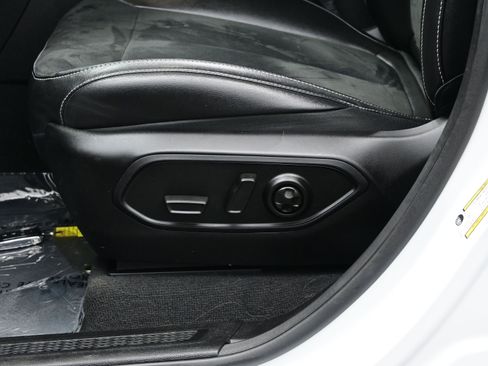 Used 2023 Jeep Grand Cherokee L Laredo image 11