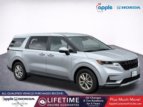 Used 2023 Kia Carnival LX FWD image 1