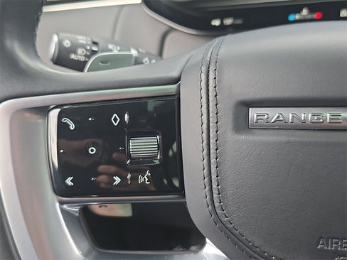 Used 2023 Land Rover Range Rover SE image 18