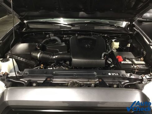 Used 2017 Toyota Tacoma SR image 45