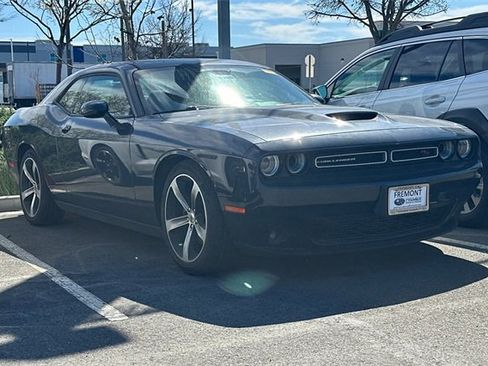 Used 2019 Dodge Challenger R/T w/ Driver Convenience Group image 2