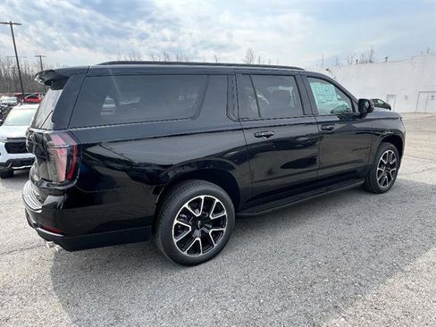 New 2026 Chevrolet Suburban RST w/ RST Capability Package AWD/4WD image 7