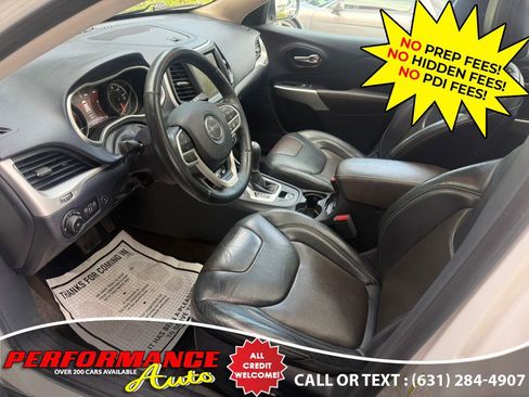 Used 2017 Jeep Cherokee Limited w/ Luxury Group AWD/4WD image 7