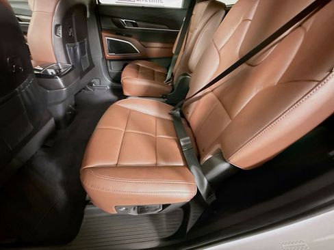 Used 2023 Kia Telluride EX w/ EX Captain's Chair Package image 29