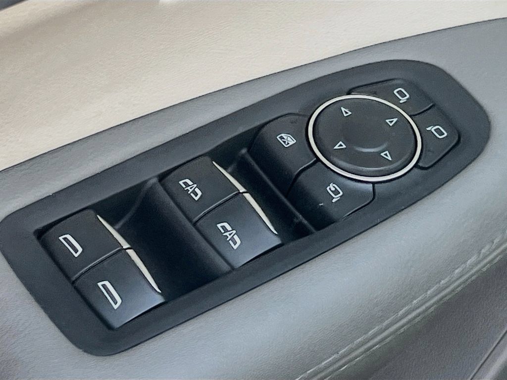 Used 2025 Cadillac XT5 Premium Luxury FWD image 18