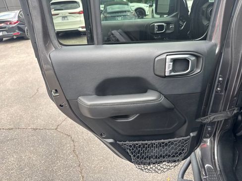 Used 2018 Jeep Wrangler Unlimited Sahara AWD/4WD image 34