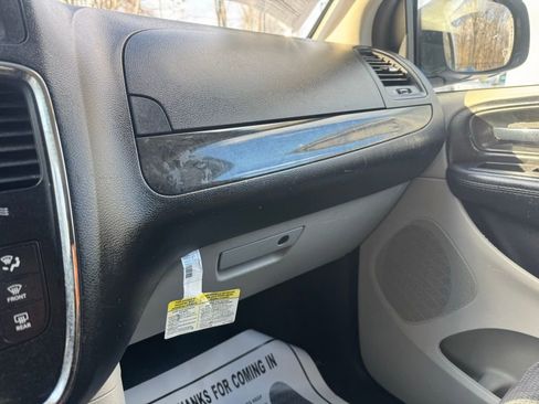 Used 2014 RAM C/V Tradesman image 24