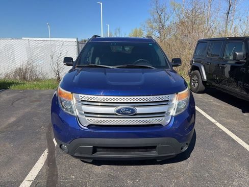 Used 2013 Ford Explorer XLT image 2