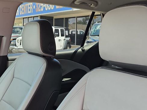 Used 2024 GMC Terrain SLT AWD/4WD image 15