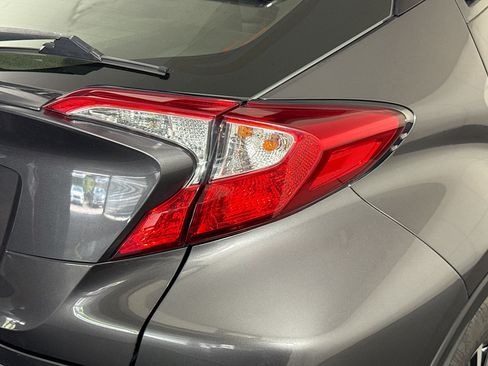 Used 2018 Toyota C-HR XLE FWD image 33