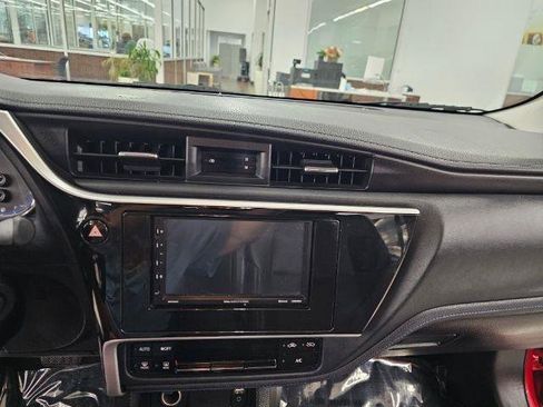 Used 2018 Toyota Corolla SE FWD image 15