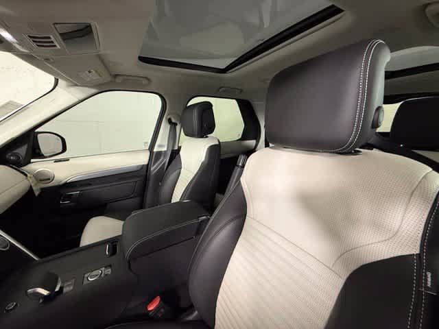New 2026 Land Rover Discovery Limited Edition AWD/4WD image 15