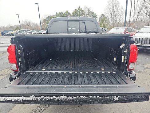 Used 2016 Toyota Tacoma TRD Off-Road image 32