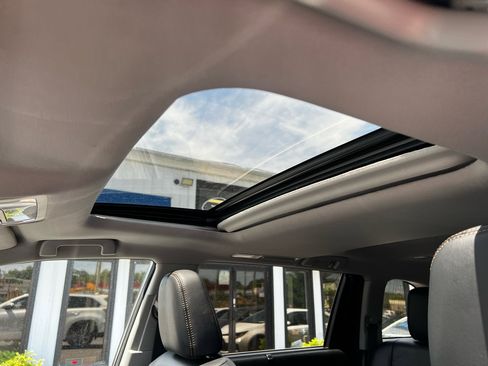 Used 2017 Toyota Highlander XLE image 19