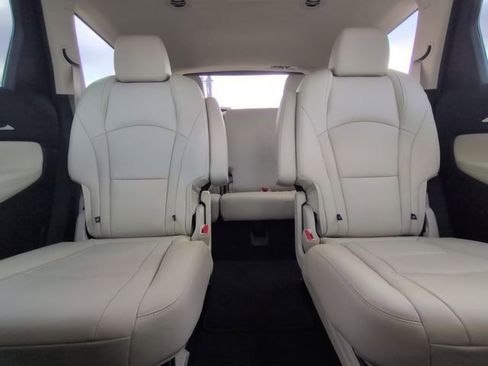 Used 2022 Buick Enclave Essence w/ Sound and Sites Package image 5