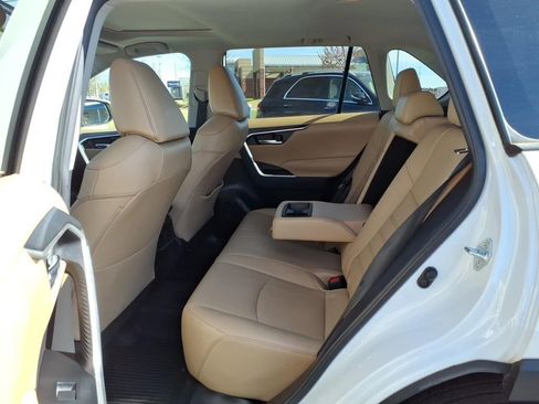 Used 2021 Toyota RAV4 XLE Premium AWD/4WD image 6