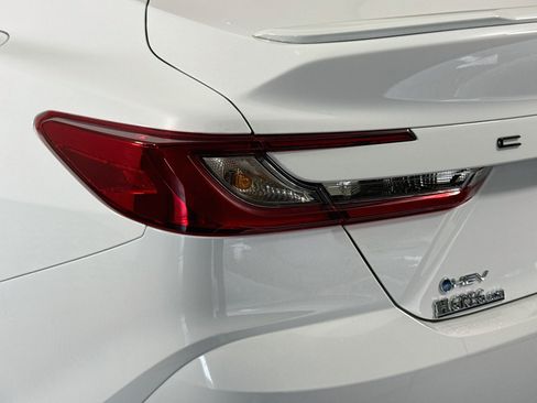 Used 2025 Toyota Camry SE w/ Convenience Package FWD image 36