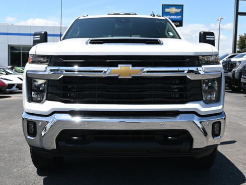 Used 2026 Chevrolet Silverado 2500 LT w/ Safety Package AWD/4WD image 3