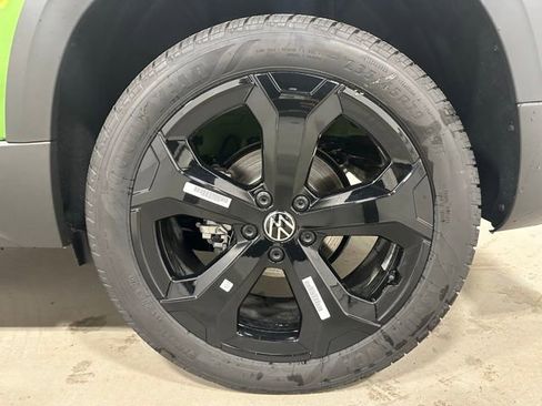 New 2026 Volkswagen Taos SE AWD/4WD image 20