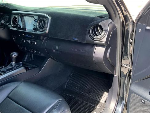 Used 2019 Toyota Tacoma 2WD Double Cab image 23
