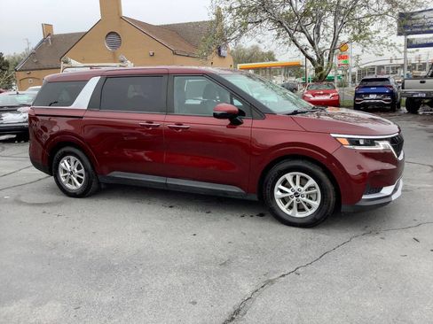 Used 2024 Kia Carnival LX image 8