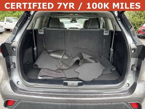 Used 2023 Toyota Highlander XLE AWD/4WD image 12