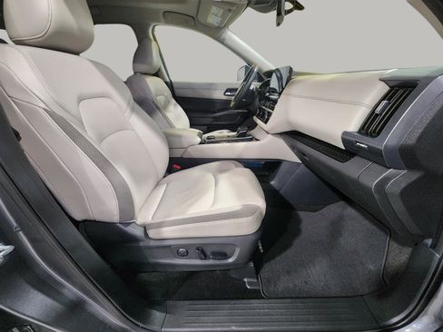 Used 2024 Nissan Pathfinder SL w/ SL Premium Package image 29