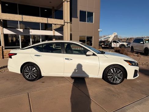 Used 2023 Nissan Altima 2.5 SV FWD image 10