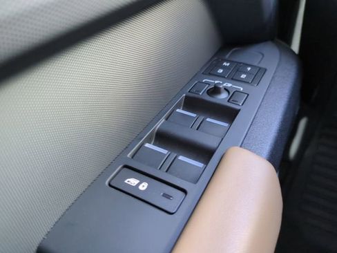 Used 2025 Land Rover Defender 110 X image 28