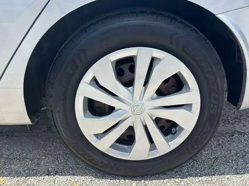 Used 2020 Nissan Versa S FWD image 22