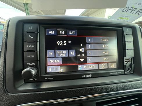 Used 2017 Dodge Grand Caravan SXT FWD image 17