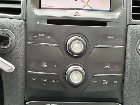 Used 2014 Ford Taurus SEL w/ Equipment Group 201A FWD image 28