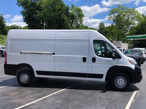 Used 2025 RAM ProMaster 2500 w/ Convenience Group FWD image 7