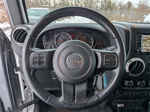Used 2018 Jeep Wrangler Unlimited Sahara w/ Connectivity Group image 17