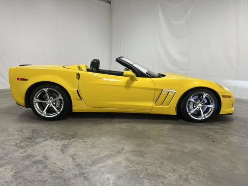 Used 2012 Chevrolet Corvette Grand Sport w/ 4LT Preferred Equipment Group RWD image 2