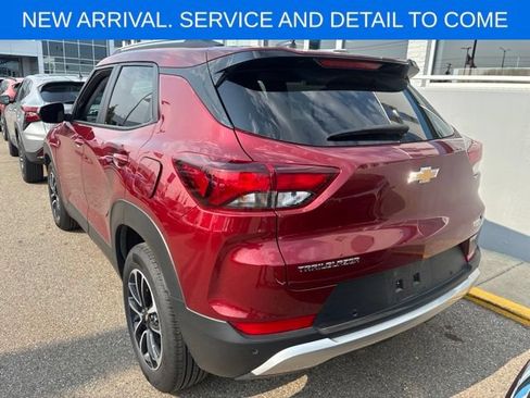 Used 2024 Chevrolet TrailBlazer LT w/ LT Cold Weather Package FWD image 8