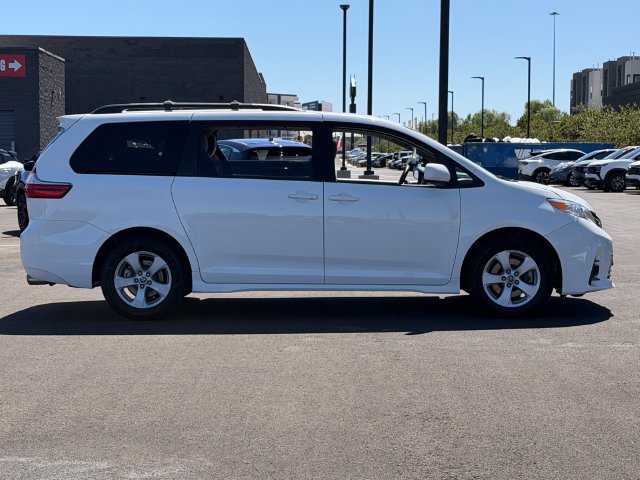 Used 2020 Toyota Sienna LE w/ Carpet Mat Package FWD image 7