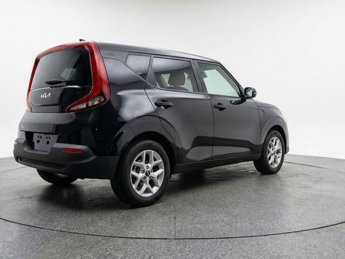 Used 2025 Kia Soul LX w/ LX Technology Package FWD image 9