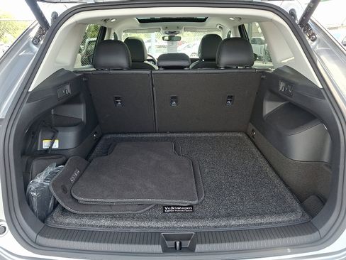 Certified 2025 Volkswagen Tiguan SE image 29