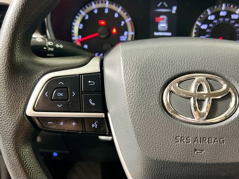 Used 2022 Toyota Highlander L image 18