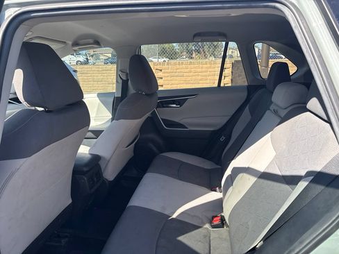 Used 2020 Toyota RAV4 XLE FWD image 13
