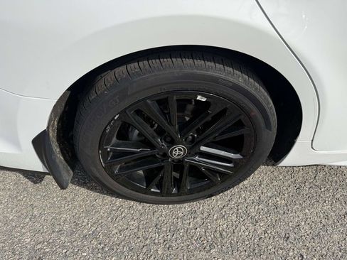 Used 2025 Toyota Camry SE w/ Convenience Package image 8