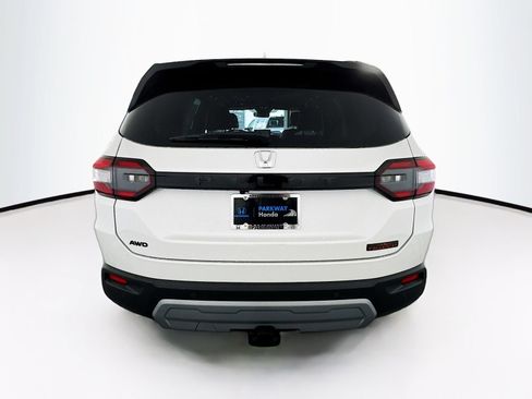 Used 2025 Honda Pilot TrailSport image 7