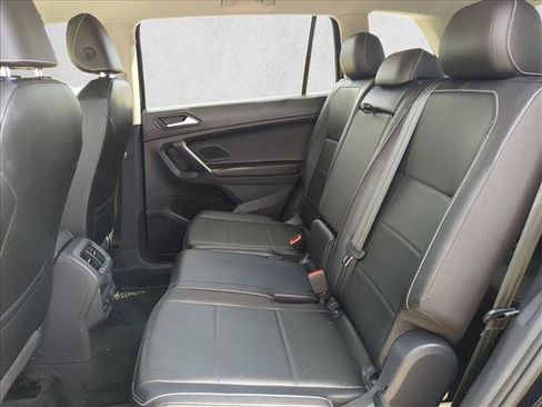 Used 2021 Volkswagen Tiguan SE image 18