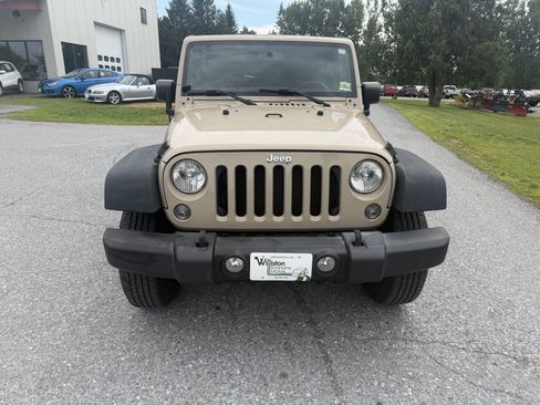 Used 2016 Jeep Wrangler Unlimited Rubicon w/ Connectivity Group AWD/4WD image 8
